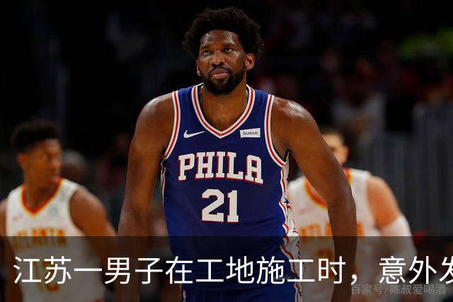 江苏一男子在工地施工时，意外发现一块青砖，他没声张，悄悄回家
