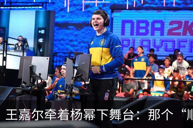 王嘉尔牵着杨幂下舞台：那个“顺手”让我看到了内娱最缺的东西